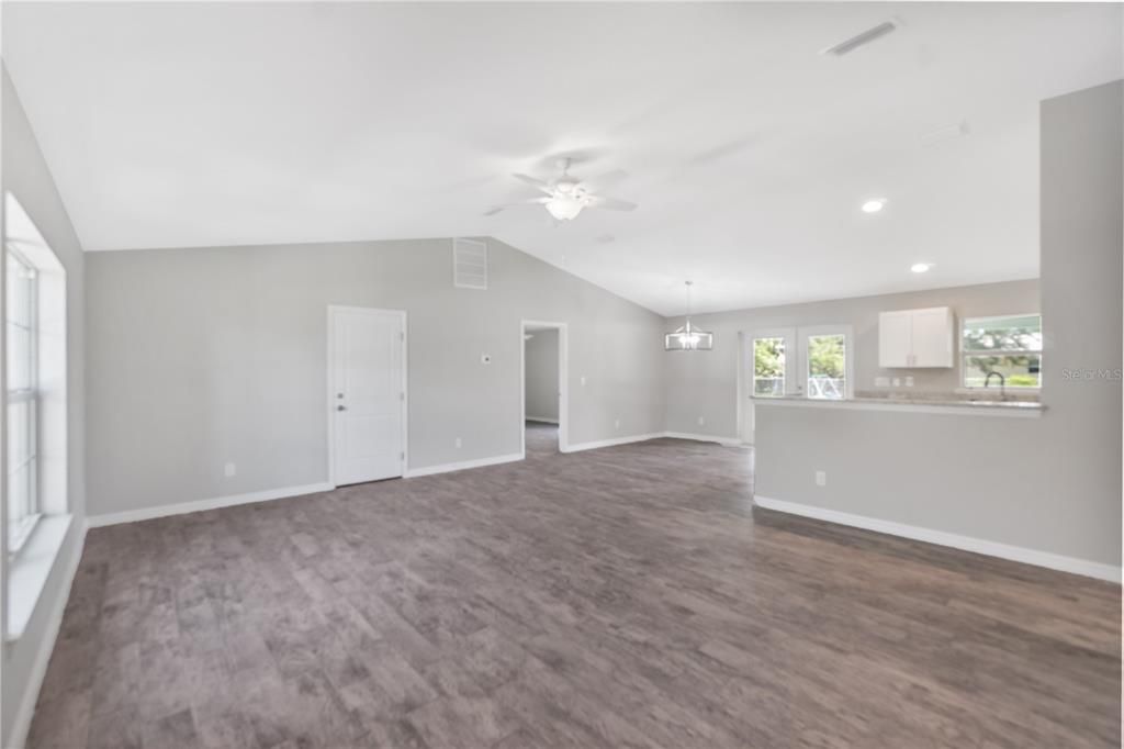 For Sale: $309,900 (3 beds, 2 baths, 1613 Square Feet)
