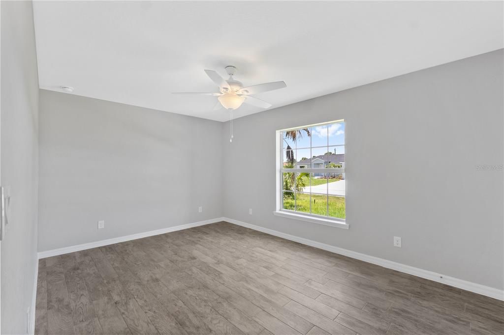 For Sale: $309,900 (3 beds, 2 baths, 1613 Square Feet)