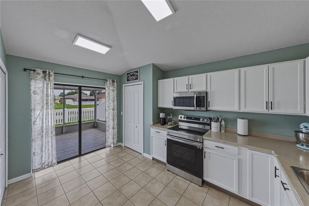 For Sale: $399,900 (4 beds, 2 baths, 1502 Square Feet)