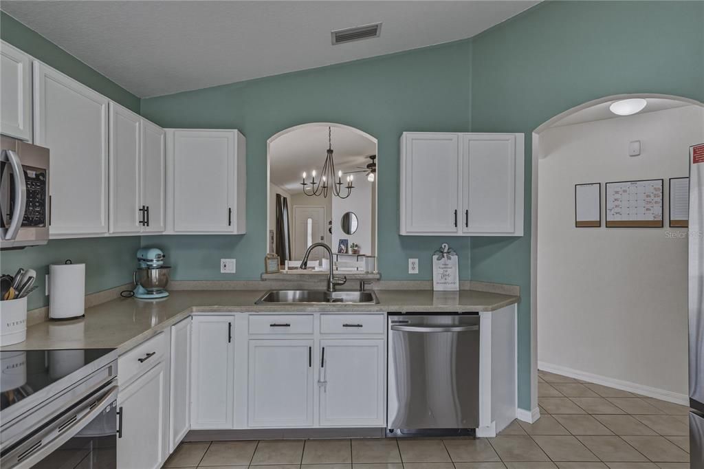 For Sale: $399,900 (4 beds, 2 baths, 1502 Square Feet)
