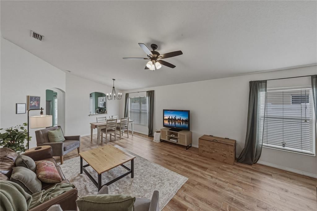 For Sale: $399,900 (4 beds, 2 baths, 1502 Square Feet)