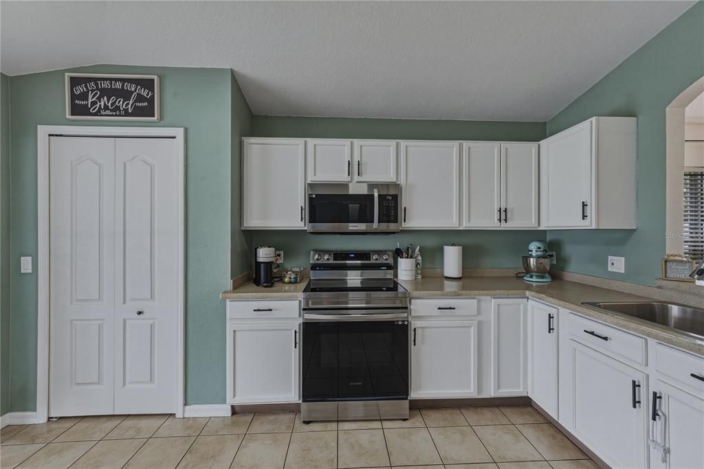 For Sale: $399,900 (4 beds, 2 baths, 1502 Square Feet)