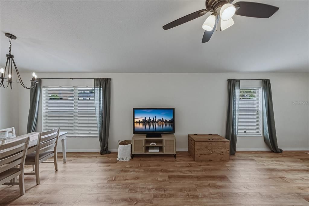For Sale: $399,900 (4 beds, 2 baths, 1502 Square Feet)