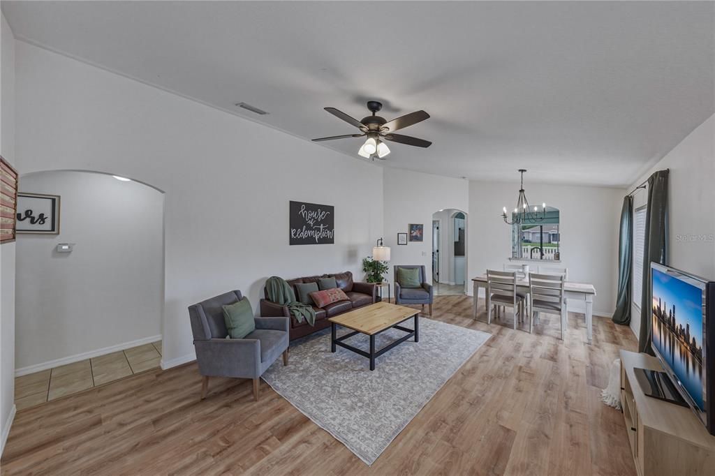 For Sale: $399,900 (4 beds, 2 baths, 1502 Square Feet)