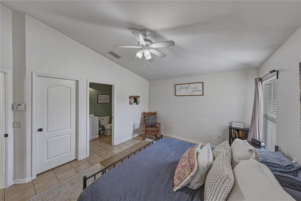 For Sale: $399,900 (4 beds, 2 baths, 1502 Square Feet)