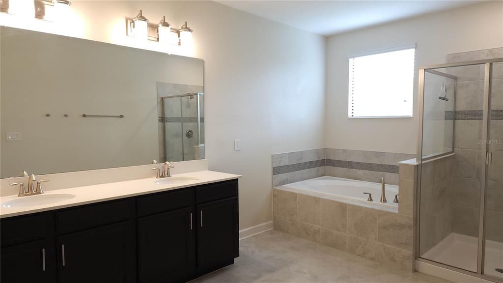 For Rent: $2,700 (3 beds, 2 baths, 1970 Square Feet)