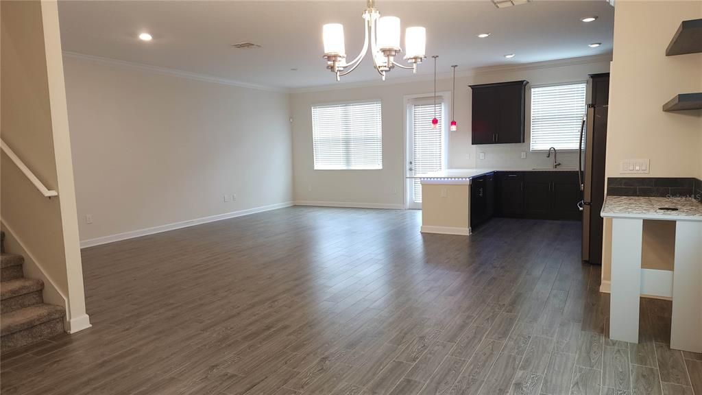 For Rent: $2,700 (3 beds, 2 baths, 1970 Square Feet)