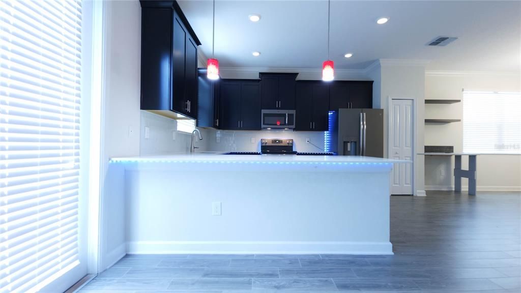 For Rent: $2,700 (3 beds, 2 baths, 1970 Square Feet)