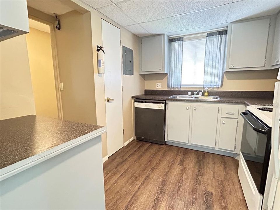 For Sale: $94,750 (2 beds, 2 baths, 1024 Square Feet)