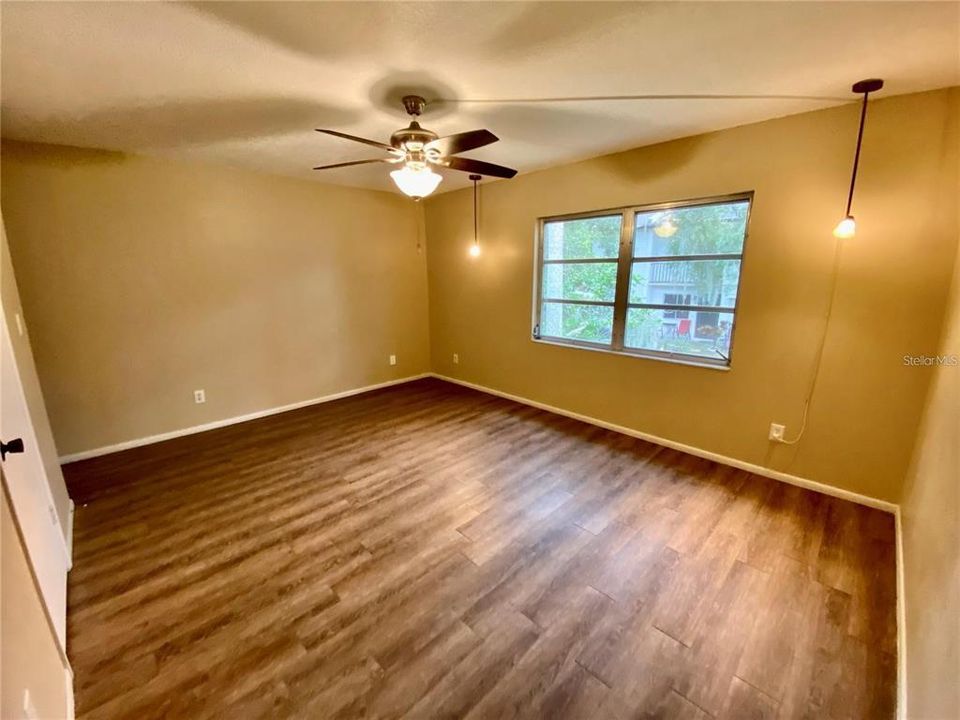 For Sale: $94,750 (2 beds, 2 baths, 1024 Square Feet)
