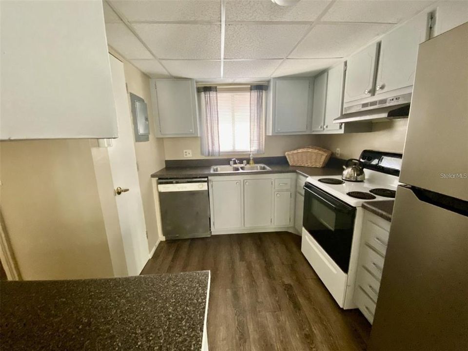 For Sale: $94,750 (2 beds, 2 baths, 1024 Square Feet)