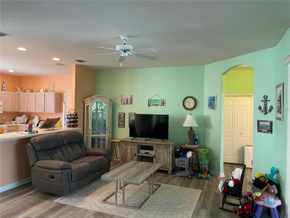 For Sale: $444,000 (4 beds, 3 baths, 2372 Square Feet)