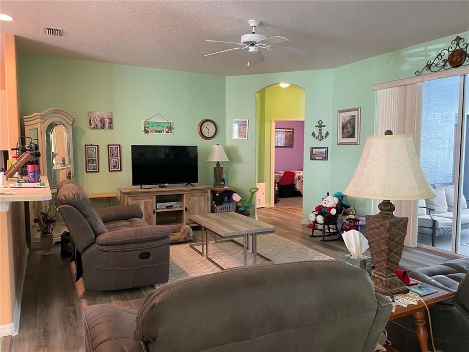 For Sale: $444,000 (4 beds, 3 baths, 2372 Square Feet)