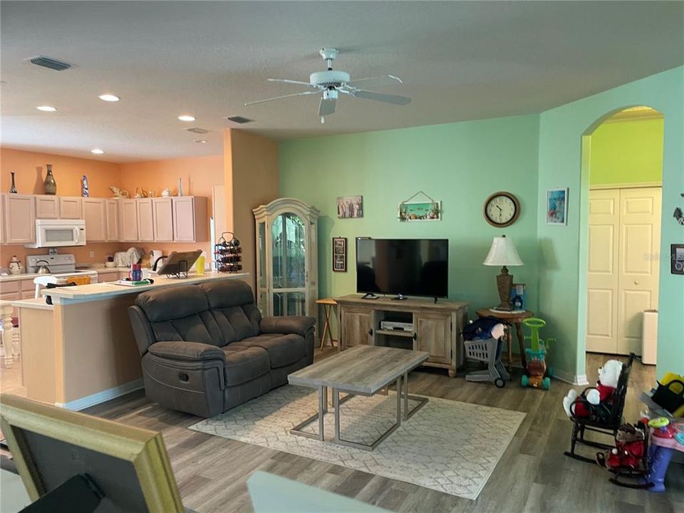 For Sale: $444,000 (4 beds, 3 baths, 2372 Square Feet)