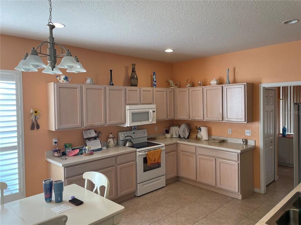For Sale: $444,000 (4 beds, 3 baths, 2372 Square Feet)