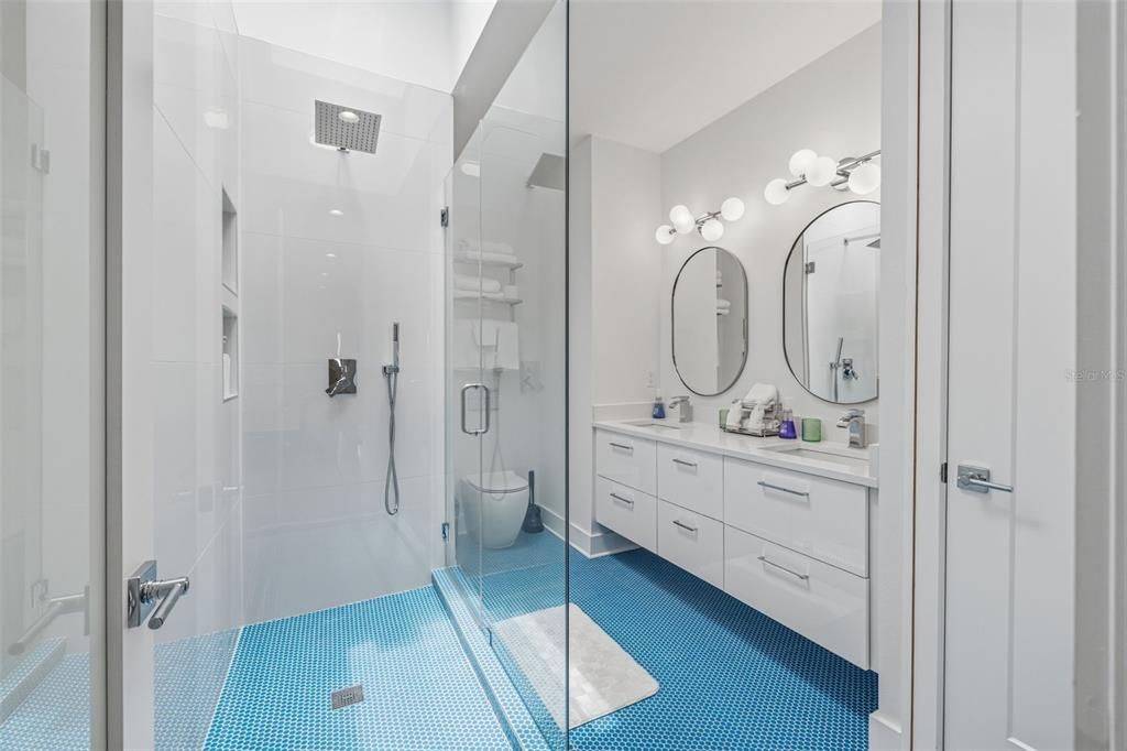 For Sale: $1,499,900 (5 beds, 4 baths, 3431 Square Feet)