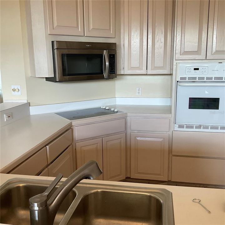 For Rent: $2,495 (3 beds, 3 baths, 2507 Square Feet)