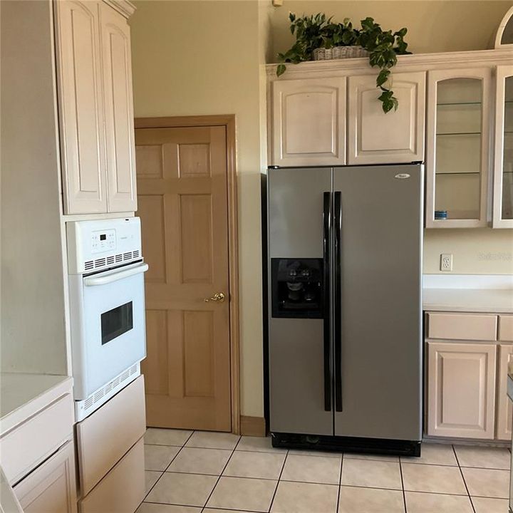 For Rent: $2,495 (3 beds, 3 baths, 2507 Square Feet)