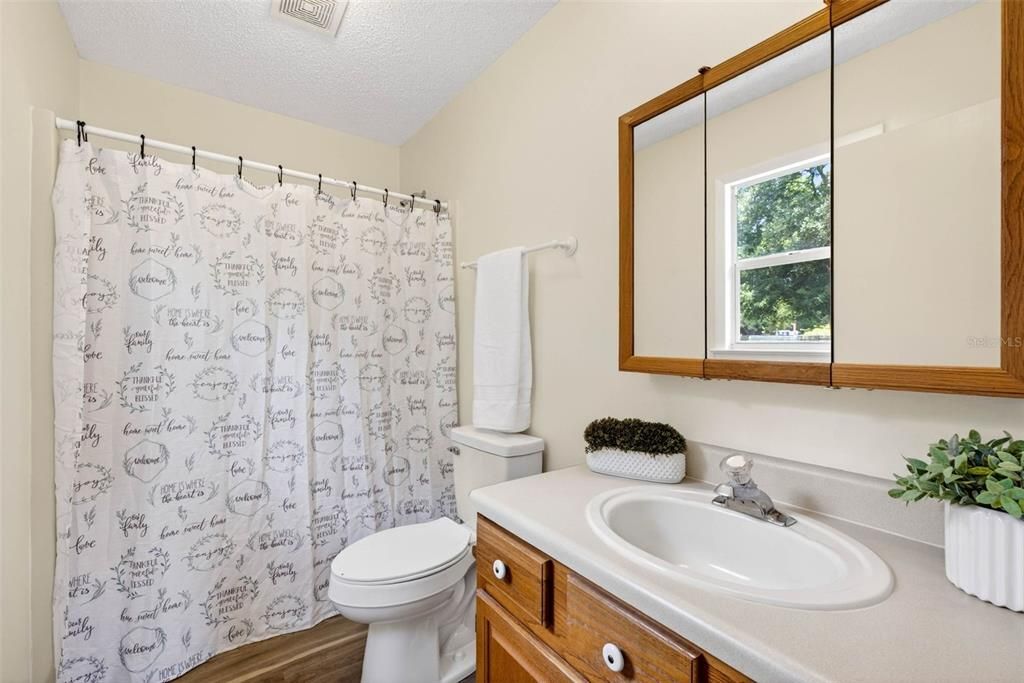 На продажу: $399,900 (3 спален, 2 ванн, 1284 Квадратных фут)