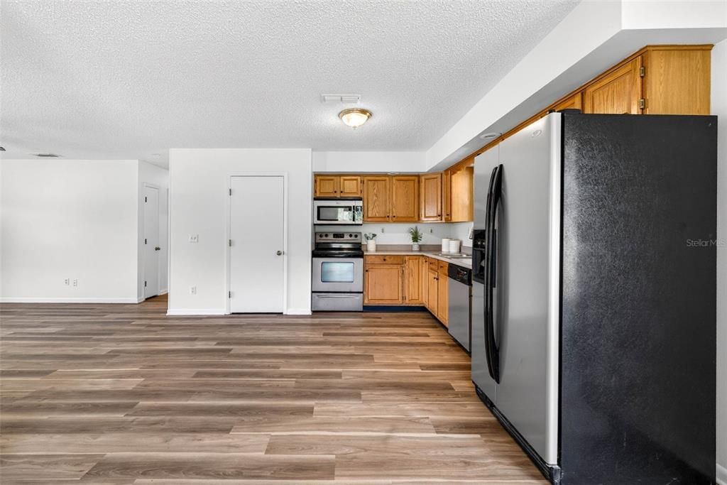 На продажу: $399,900 (3 спален, 2 ванн, 1284 Квадратных фут)