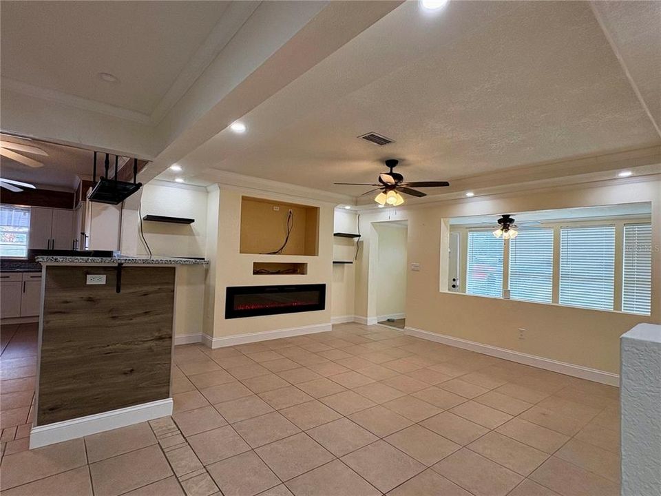 На продажу: $279,999 (4 спален, 3 ванн, 1421 Квадратных фут)