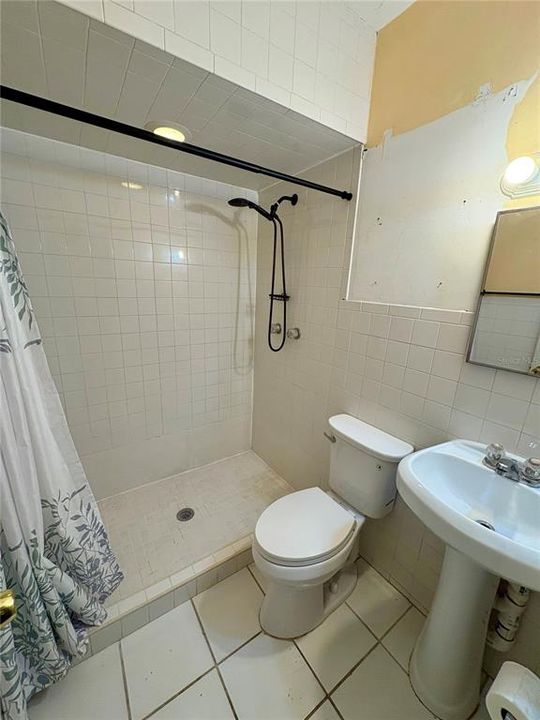 На продажу: $279,999 (4 спален, 3 ванн, 1421 Квадратных фут)