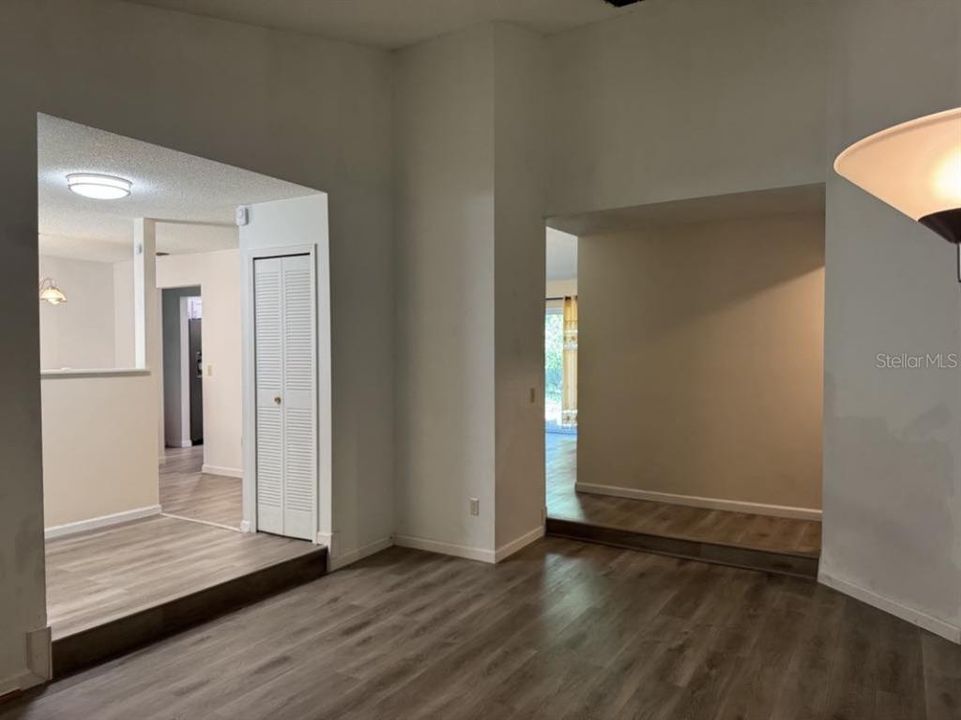 En Venta: $359,900 (4 camas, 2 baños, 1734 Pies cuadrados)