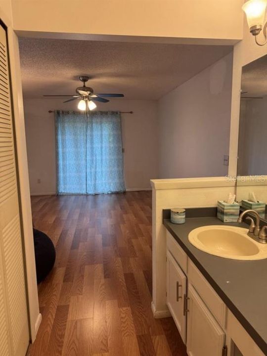 En Venta: $359,900 (4 camas, 2 baños, 1734 Pies cuadrados)