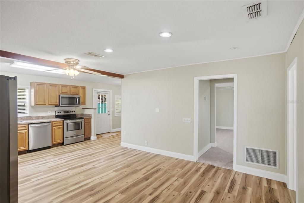 En Venta: $299,900 (4 camas, 1 baños, 1416 Pies cuadrados)