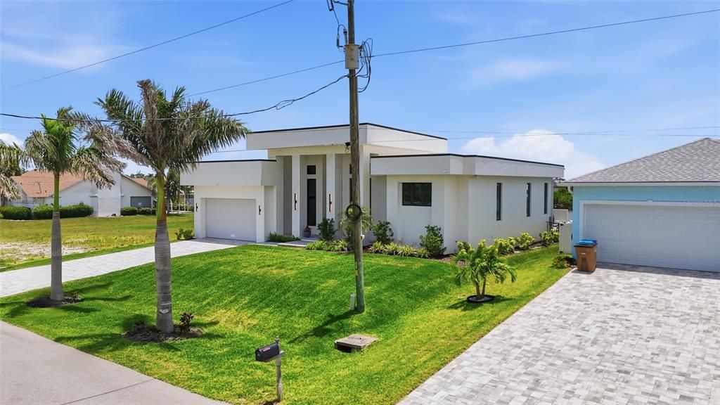 For Sale: $1,350,000 (3 beds, 3 baths, 2653 Square Feet)