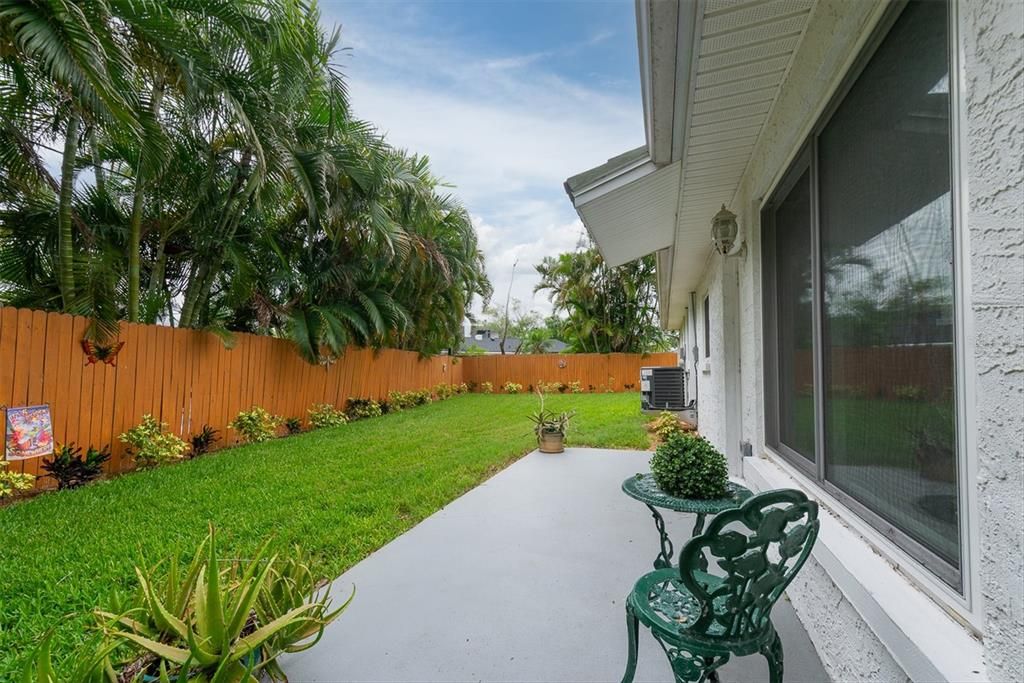 For Sale: $499,000 (2 beds, 1 baths, 1167 Square Feet)