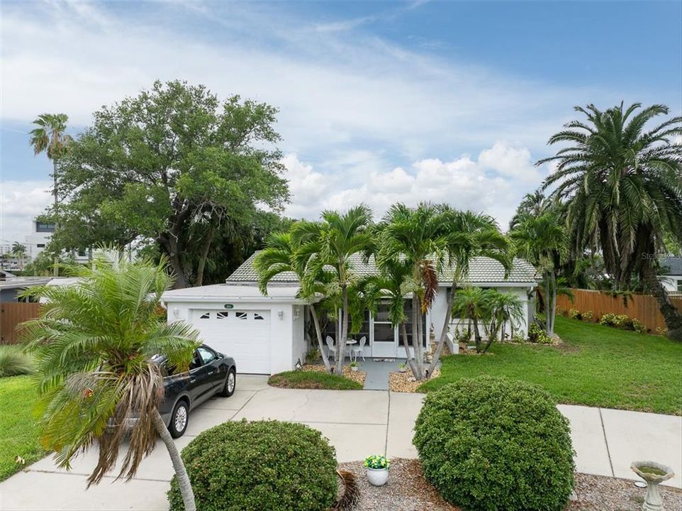For Sale: $499,000 (2 beds, 1 baths, 1167 Square Feet)
