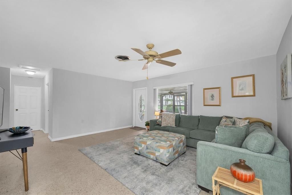 For Sale: $499,000 (2 beds, 1 baths, 1167 Square Feet)