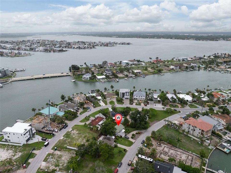 For Sale: $499,000 (2 beds, 1 baths, 1167 Square Feet)