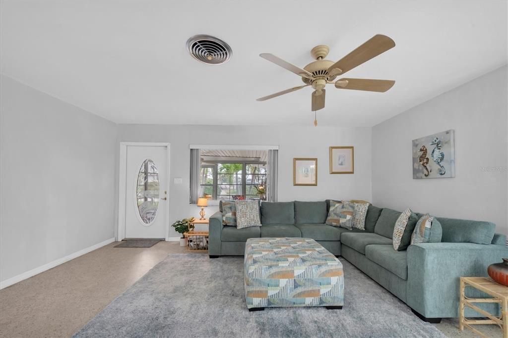 For Sale: $499,000 (2 beds, 1 baths, 1167 Square Feet)