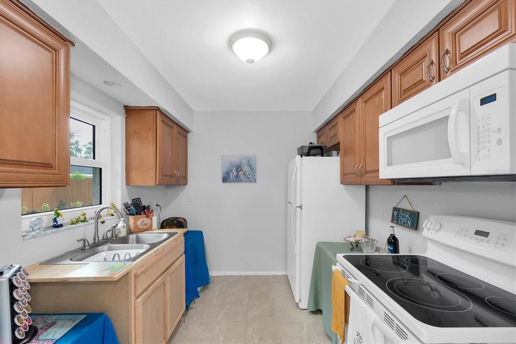 For Sale: $499,000 (2 beds, 1 baths, 1167 Square Feet)