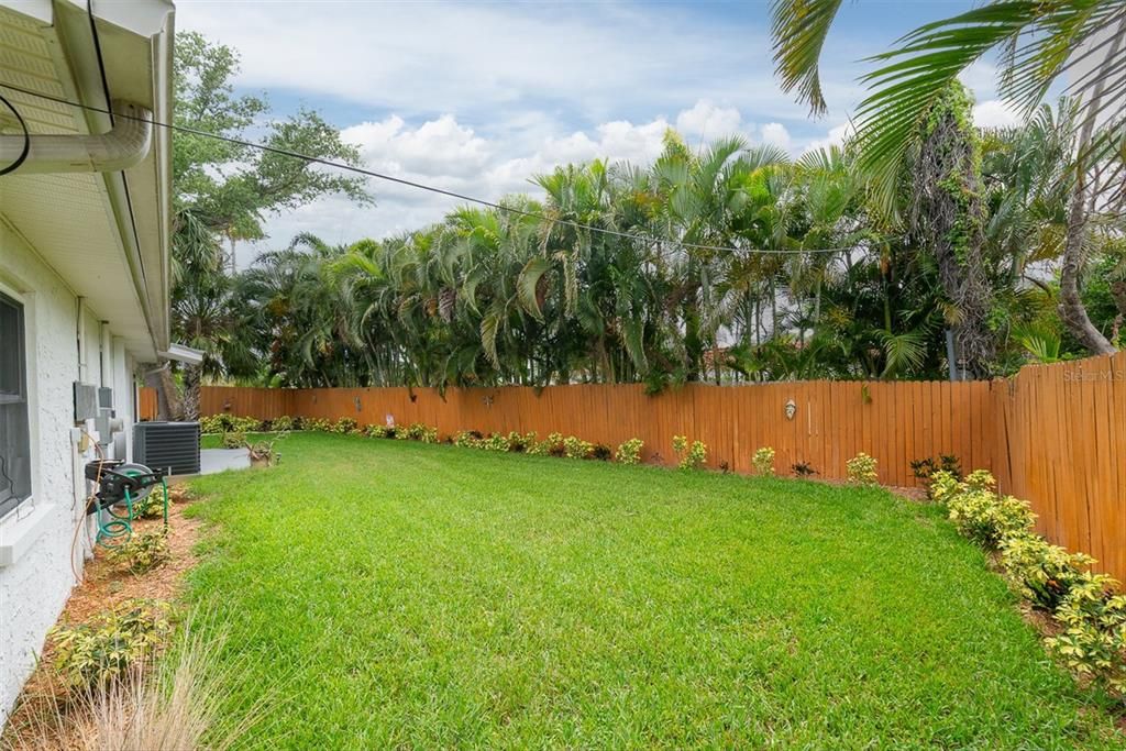 For Sale: $499,000 (2 beds, 1 baths, 1167 Square Feet)