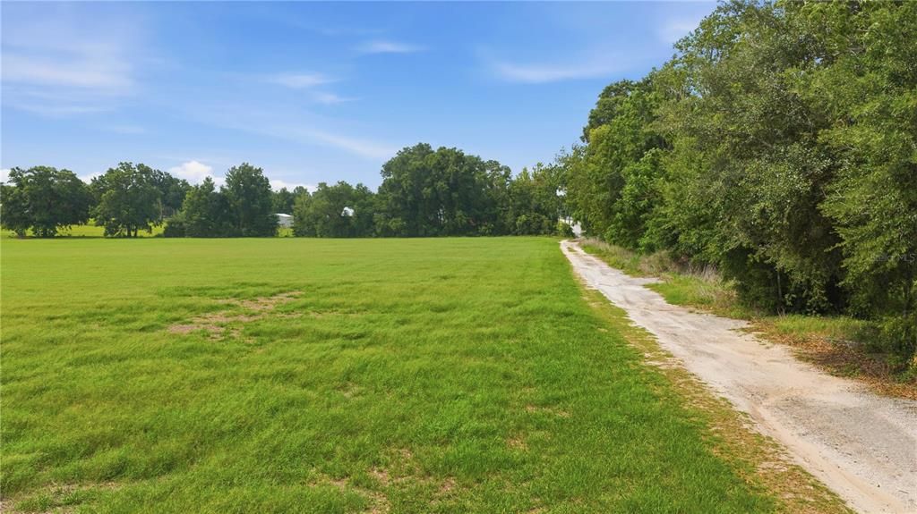 На продажу: $479,000 (13.33 acres)