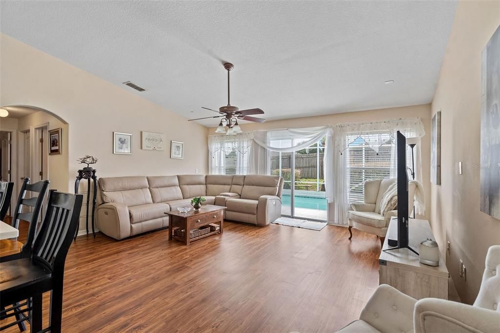 Active With Contract: $369,000 (3 beds, 2 baths, 1790 Square Feet)
