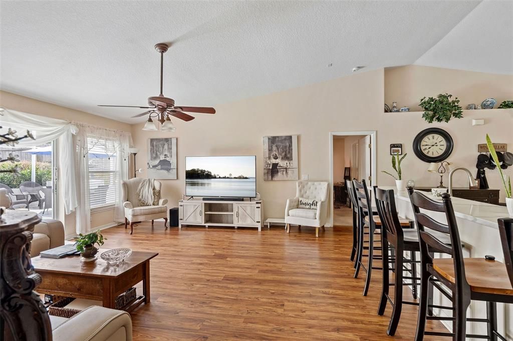 Active With Contract: $369,000 (3 beds, 2 baths, 1790 Square Feet)