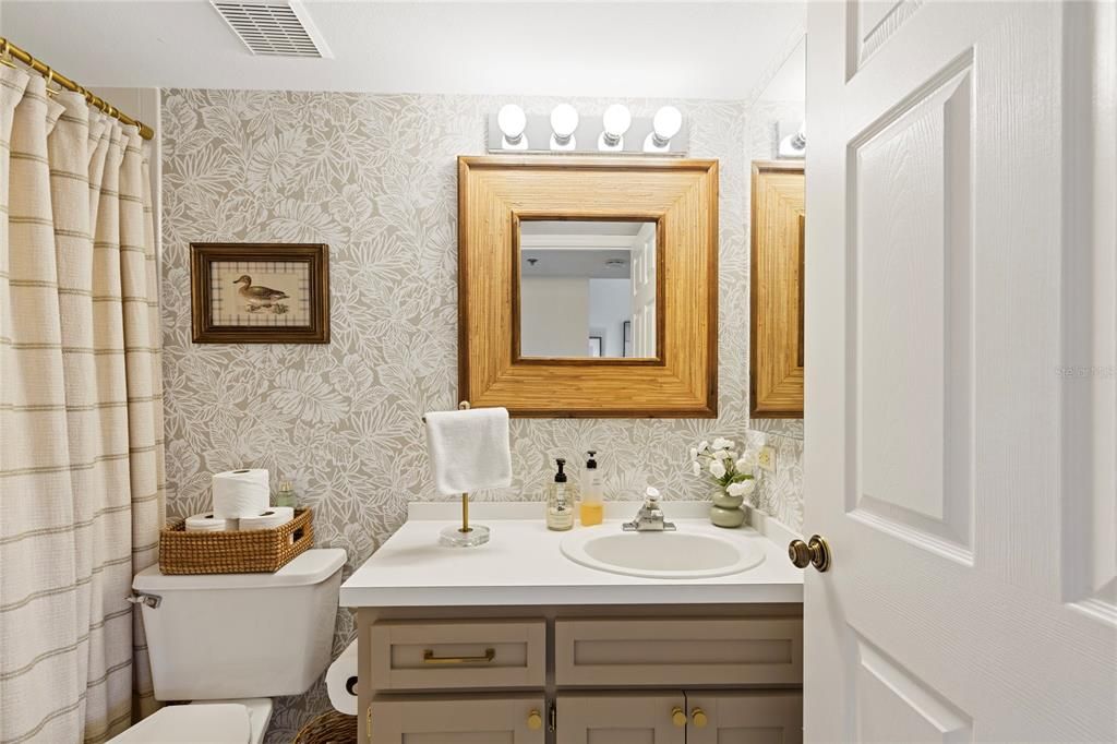 For Sale: $239,900 (2 beds, 2 baths, 1210 Square Feet)