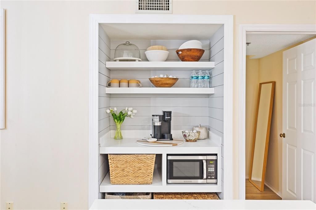 For Sale: $239,900 (2 beds, 2 baths, 1210 Square Feet)
