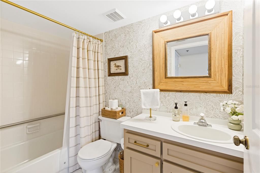 For Sale: $239,900 (2 beds, 2 baths, 1210 Square Feet)