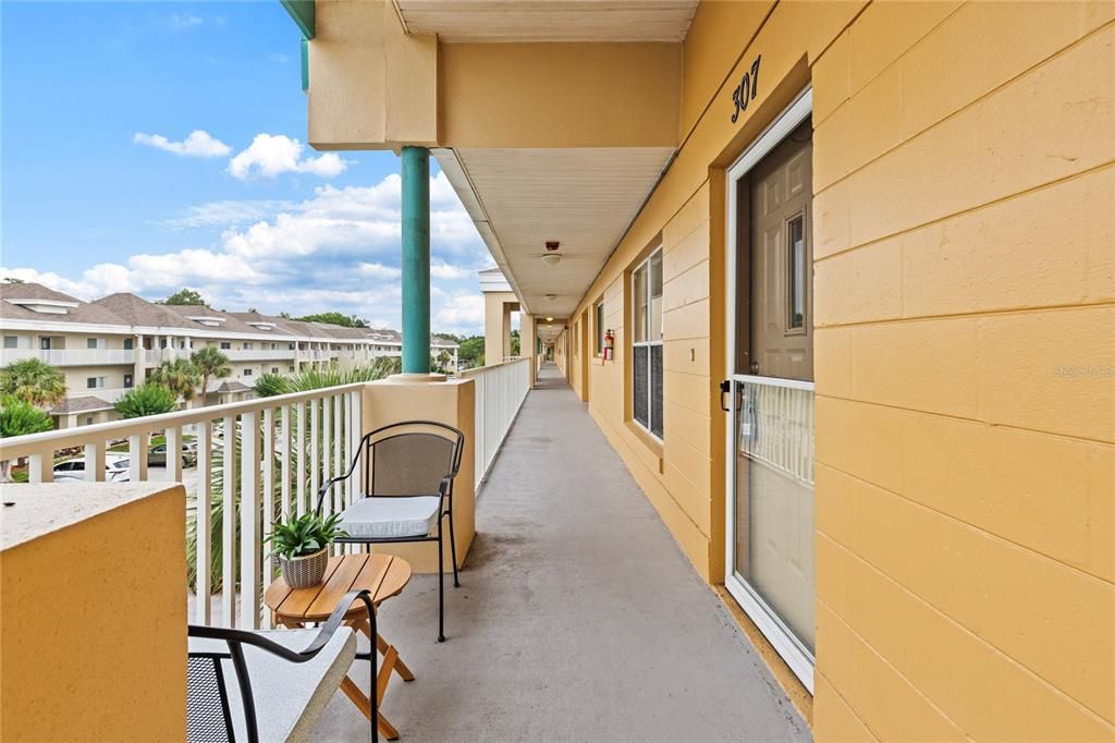 For Sale: $239,900 (2 beds, 2 baths, 1210 Square Feet)