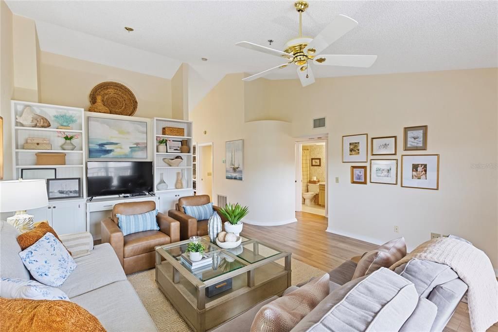 For Sale: $239,900 (2 beds, 2 baths, 1210 Square Feet)