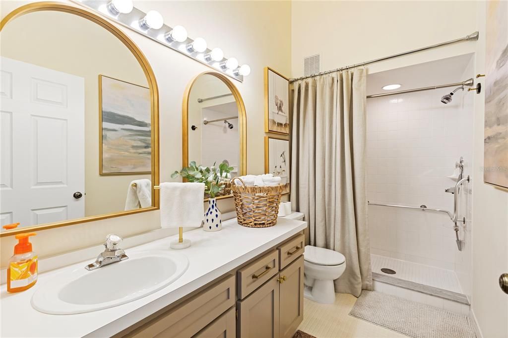 For Sale: $239,900 (2 beds, 2 baths, 1210 Square Feet)