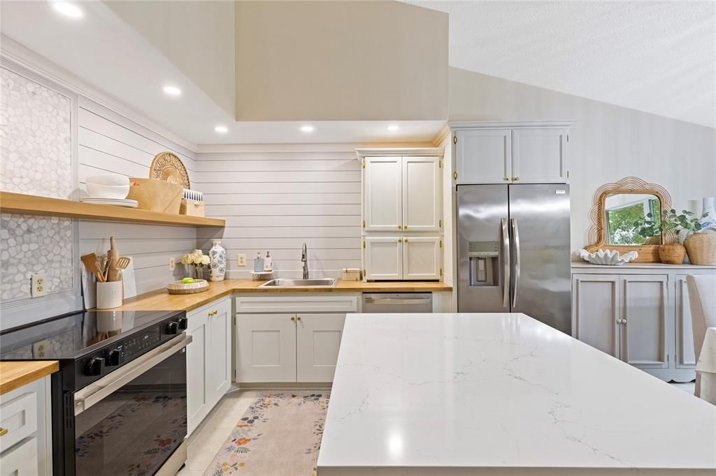 For Sale: $239,900 (2 beds, 2 baths, 1210 Square Feet)