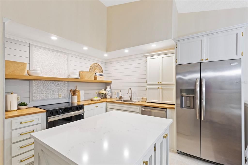 For Sale: $239,900 (2 beds, 2 baths, 1210 Square Feet)