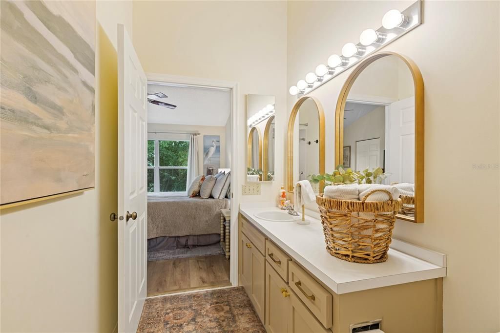 For Sale: $239,900 (2 beds, 2 baths, 1210 Square Feet)