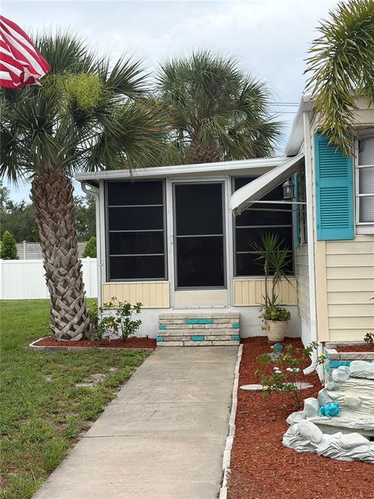 For Sale: $129,900 (2 beds, 2 baths, 732 Square Feet)